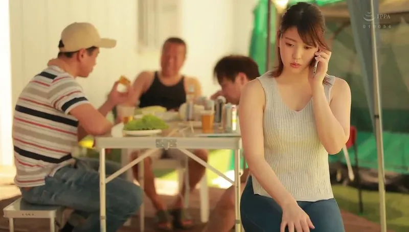 Chồng khờ để vợ tham gia sự kiện cắm trại với mấy gã cạnh bên nhà và cái kết