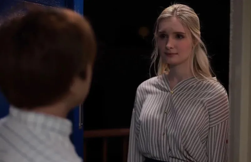 Cô đơn nơi xứ lạ với ông chồng già, vợ tây được anh hàng xóm an ủi