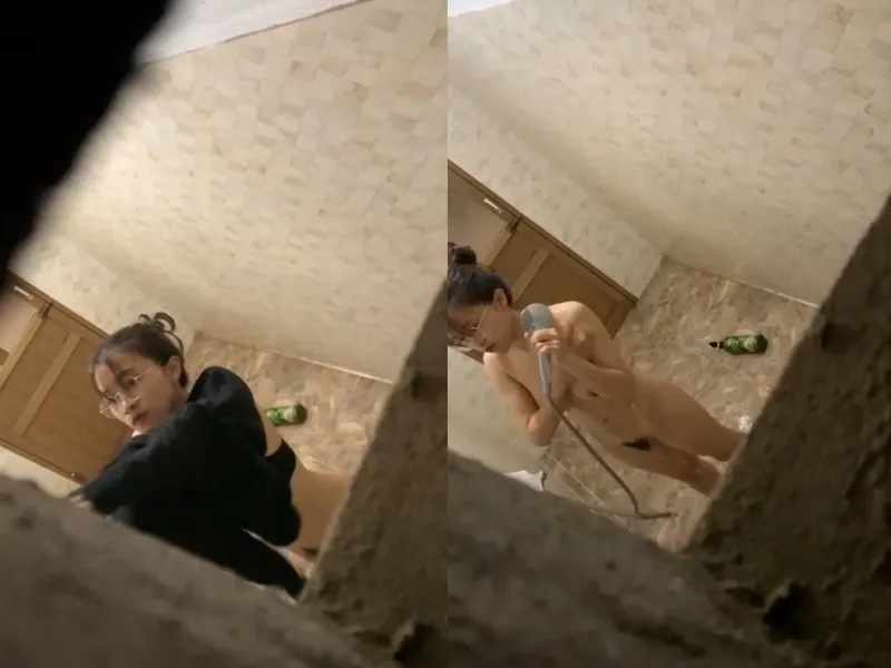 Quay lén gấu vú ngon tắm, khe cô bé chảy nước ròng ròng